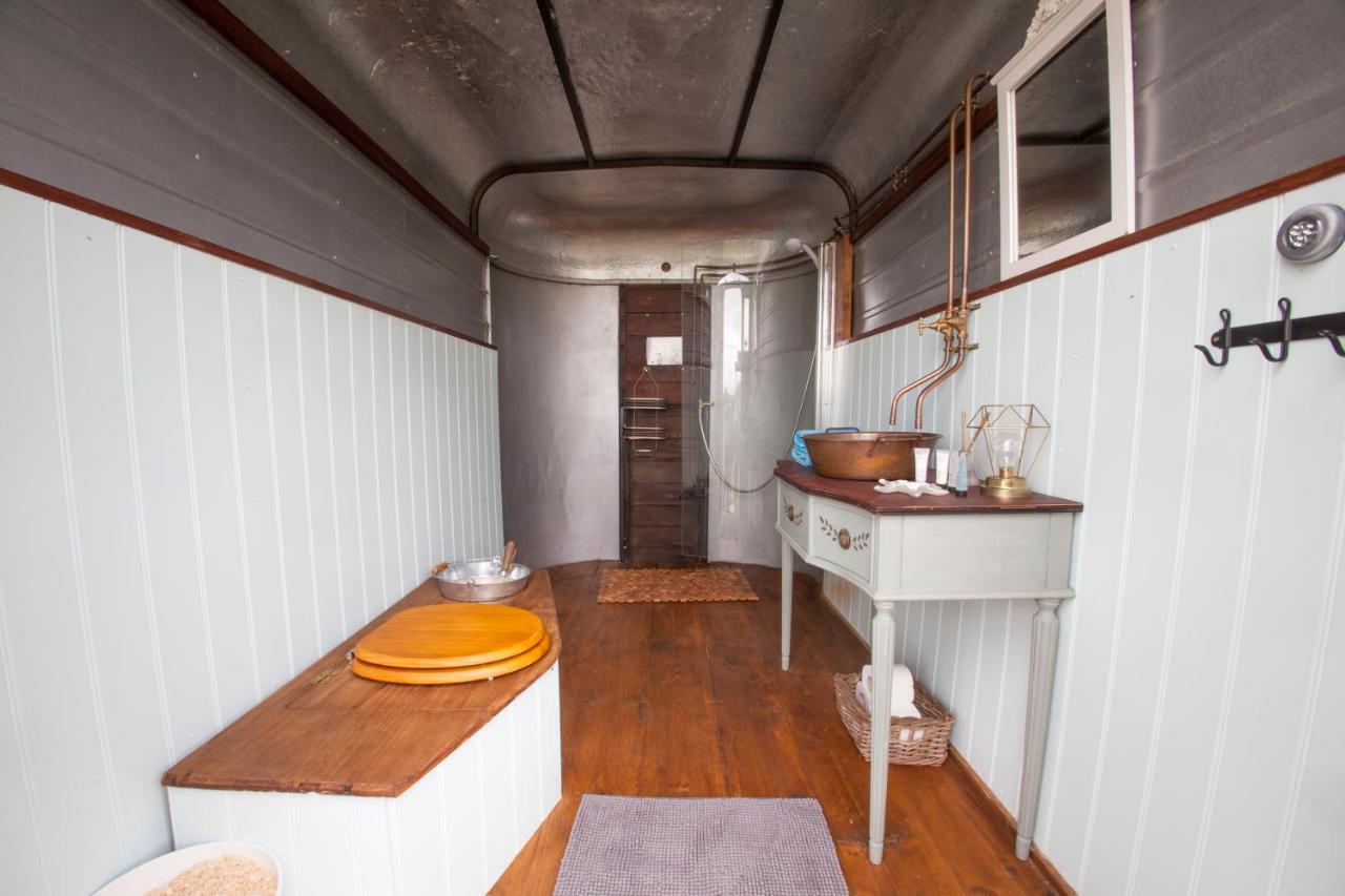 Quex Livery Glamping 伯青顿 外观 照片