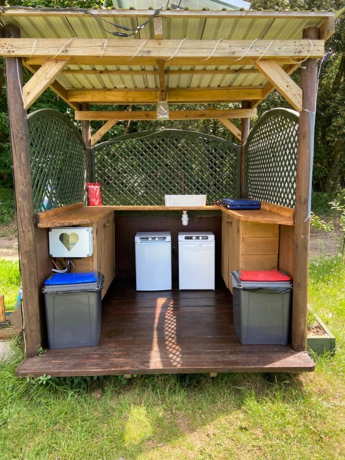 Quex Livery Glamping 伯青顿 外观 照片