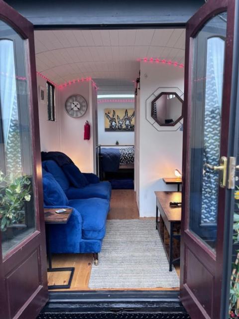 Quex Livery Glamping 伯青顿 外观 照片