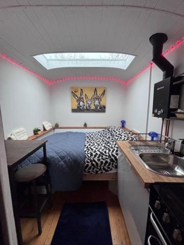 Quex Livery Glamping 伯青顿 外观 照片
