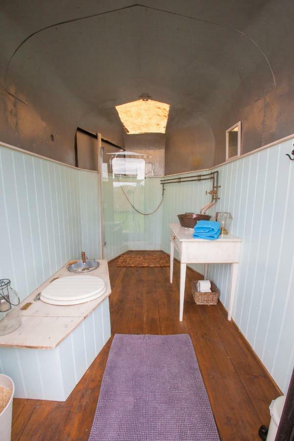 Quex Livery Glamping 伯青顿 外观 照片